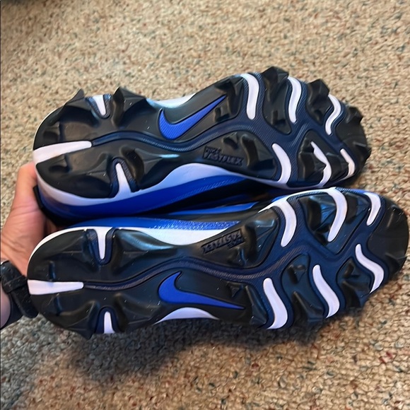 Nike Blue and Black Athletic Shoes for Performance - Picture 6 of 8
